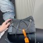 195 with folding boxSize 26.17 (Mini)Lv CarryAll Annual Bag KingDo you like the unde
