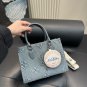 200 pairs folding boxSize 25.19cmLV Zhonggu wide shoulder strap shopping bagDenim Co