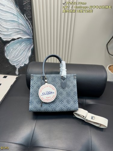 200 pairs folding boxSize 25.19cmLV Zhonggu wide shoulder strap shopping bagDenim Co_999