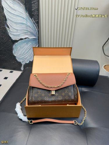 200 pairs folding boxSize 29.19cmLV Padlock Caramel Lock Bag  AutumnWinter Atmospher