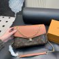200 pairs folding boxSize 29.19cmLV Padlock Caramel Lock Bag  AutumnWinter Atmospher