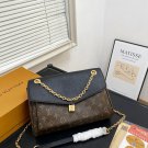 200 pairs of folding boxesSize 30  19LV Padlock Lock Chain BagThis caramel and flor