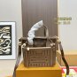 210 folding box airplane boxEveryone praises the Lv shopping bag for its double-sided de
