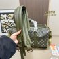 220 Lv travel bagVery stylish, simple yet exquisite, with full detailsWhether it's a l