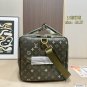 220 Lv travel bagVery stylish, simple yet exquisite, with full detailsWhether it's a l