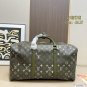 220 Lv travel bagVery stylish, simple yet exquisite, with full detailsWhether it's a l