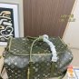 220 Lv travel bagVery stylish, simple yet exquisite, with full detailsWhether it's a l