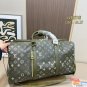 220 Lv travel bagVery stylish, simple yet exquisite, with full detailsWhether it's a l