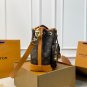 280 fold gift box LV No &Atilde;&copy; Cargo bucket bag crossbody bag, made of classic Monogram canvas