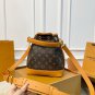 280 fold gift box LV No &Atilde;&copy; Cargo bucket bag crossbody bag, made of classic Monogram canvas