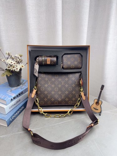 Box set LV classic chain crossbody bagCard package mouth red envelopeVintage and trend
