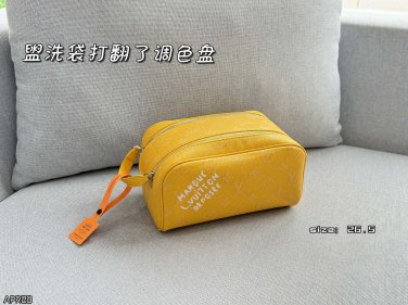 color cardLV Dopp Kit Graffiti Wash Bag