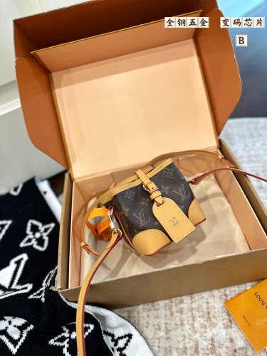 Convertible chip p130 official website double box packagingOriginal LV mini bucket bag,