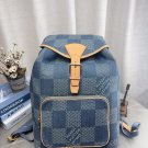 Equipped with airplane boxBe sure to take off your favorite Lv backpack this winterDen