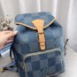 Equipped with airplane boxBe sure to take off your favorite Lv backpack this winterDen
