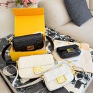 Fendi Fa stick bag p180p190This is the Baguette baguette bag from the Fendi brand, known