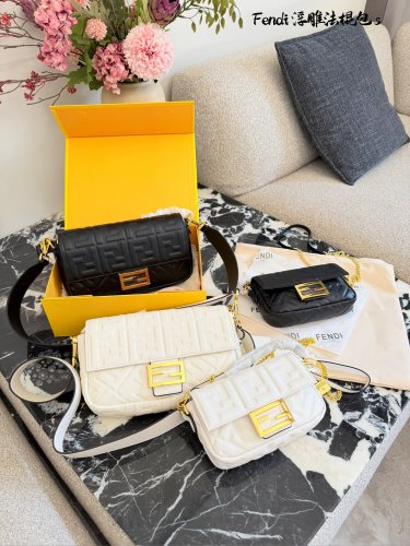 Fendi Fa stick bag p180p190This is the Baguette baguette bag from the Fendi brand, known
