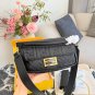 Fendi Fa stick bag p180p190This is the Baguette baguette bag from the Fendi brand, known