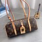 Folding gift box with airplane accessoriesLV's popular postman bag, the same style as th