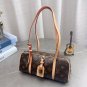 Folding gift box with airplane accessoriesLV's popular postman bag, the same style as th