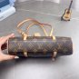 Folding gift box with airplane accessoriesLV's popular postman bag, the same style as th