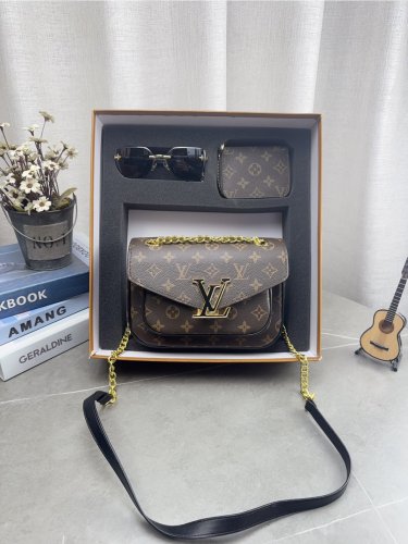 Great value box set  L &Atilde;&frac14; postman bag Card bag sunglassesSize 22  16cm p150