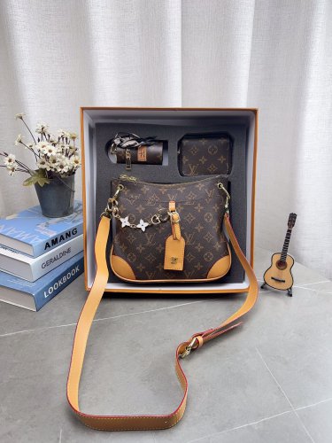 Great value box set  Lv croissant Card bag lipstick pouchSize 25  21cm