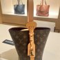I really love the exquisite and full tote bag back, Fado Duo~Who wouldn't be confused af