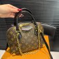 Large P190 Small P180 Comes with BoxThe retro feel of LV's new Alma trunk is really full