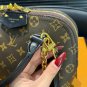 Large P190 Small P180 Comes with BoxThe retro feel of LV's new Alma trunk is really full