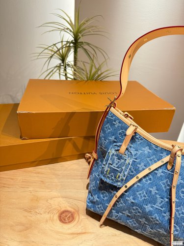 Large P240 Small 200 with airplane box folding boxRemastered LV denim Carry allIf you