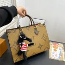 Large size 125, medium size 125 with pendant and gift boxSize 40  3235  27LV Ontheg