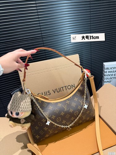 Large size P170, small size P160 with airplane box folding box LV armpit bag. This year's