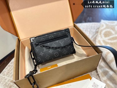 Leather P190 Folding Gift Box PackagingThe LV limited edition square box bag is the best