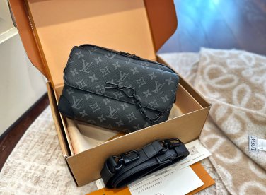 Leather P210Folding gift box packagingLV Steamer Postman BagWarm, delicate, handsome