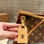 Leather version P170LV Carryall BB handbagThe LV Carryall BB handbag is made of classi