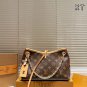 Leather version P170LV Carryall BB handbagThe LV Carryall BB handbag is made of classi