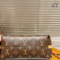 Leather version P170LV Carryall BB handbagThe LV Carryall BB handbag is made of classi