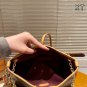 Leather version P170LV Carryall BB handbagThe LV Carryall BB handbag is made of classi