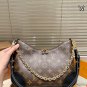 Leather version P185LV Boulogne Postman Bun Bull Horn BunThe new Boulogne has a smalle