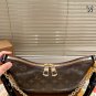 Leather version P185LV Boulogne Postman Bun Bull Horn BunThe new Boulogne has a smalle