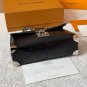 Leather version p195LV Trunkie handbagThe LV Trunkie handbag is inspired by classic tr_251