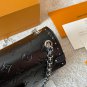Leather version p195LV Trunkie handbagThe LV Trunkie handbag is inspired by classic tr_251