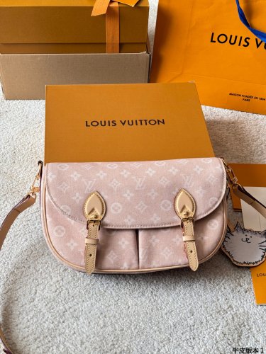Leather version p195LV x Grace Coddington collaboration cat ESCAPEMeowgram crossbody bag_1898