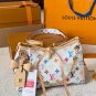 Leather version P200LV Carryall BB handbagThe LV Carryall BB handbag is made of classi