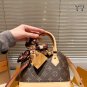 Leather version P215LV Alma BB Old Flower Shell BagLV Alma BB vintage shell bag, class