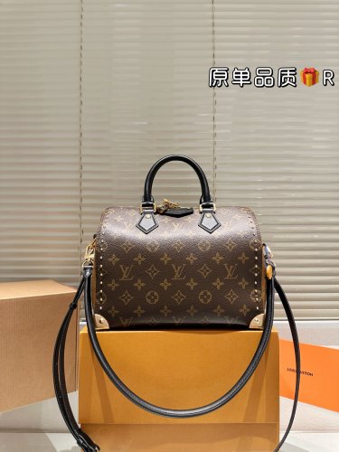 Leather version P245LV Speedy Trunk25  Beautiful to the point of speechlessness! The mo