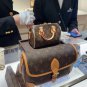 LV The magic stick is really easy to carry!! Both shoulder and crossbody look good~Lv'