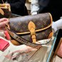 LV The magic stick is really easy to carry!! Both shoulder and crossbody look good~Lv'