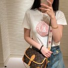 LV  The magic stick is really easy to carry!! Both shoulder and crossbody look good~Lv'_2061